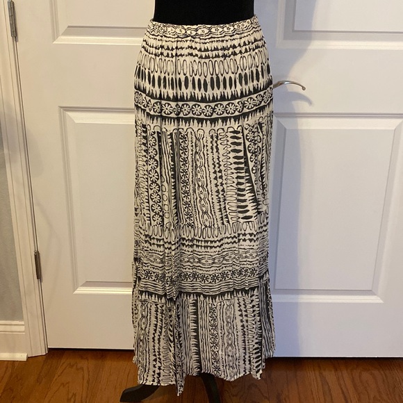 Mystique Aura daisy style pattern full skirt. size small - Picture 1 of 12